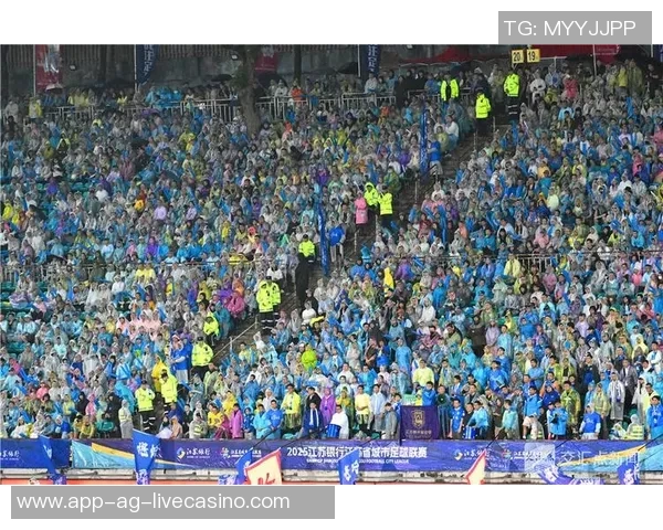 苏州足球比赛精彩纷呈球迷热情高涨共庆体育盛事