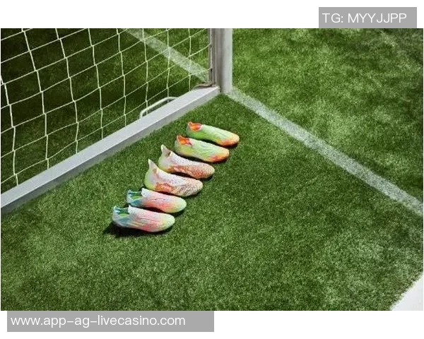 适合各类场地的碎钉足球鞋推荐与购买指南,助你提升球场表现